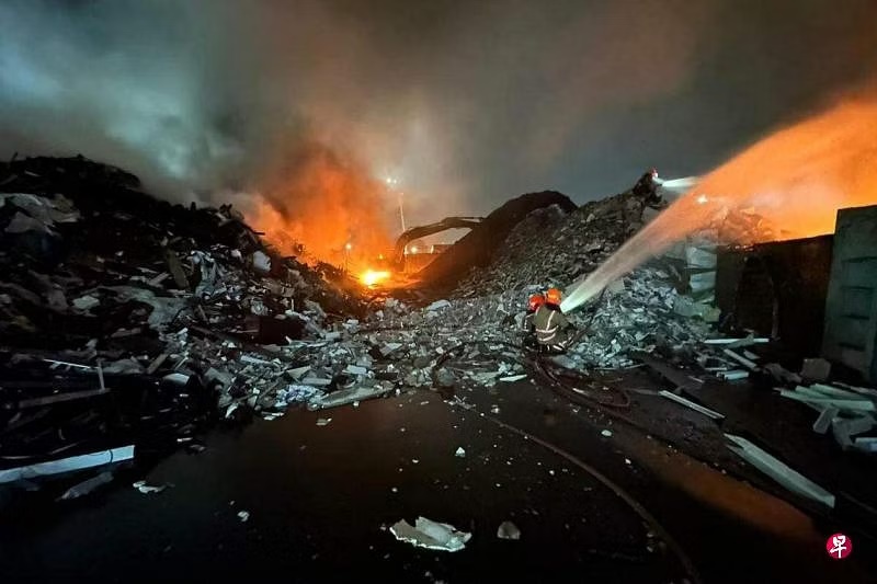 （已签发）柔：狮城二三事：狮城废品回收公司失火 25人紧急疏散无伤亡