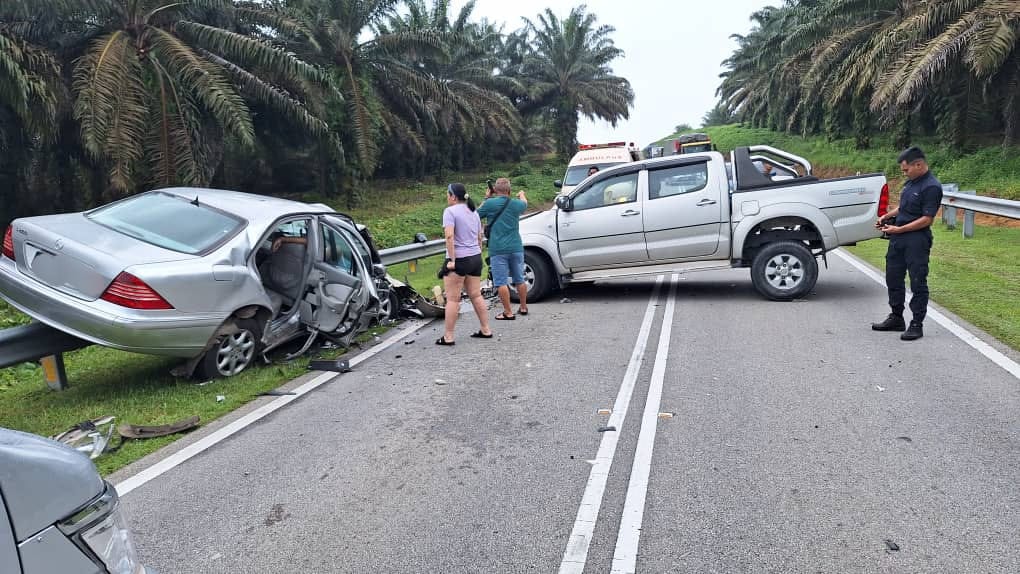 （已签发）柔：货卡与轿车相撞 2华裔司机当场伤重身亡