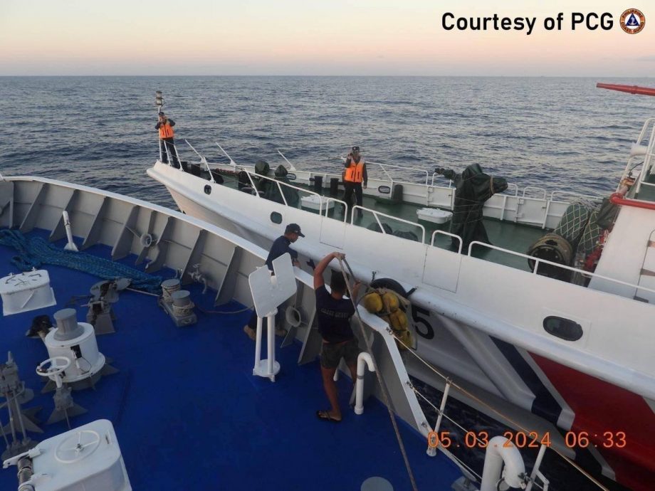 （视频）与中国海警船南海相撞　菲海岸警卫队船舰受损 