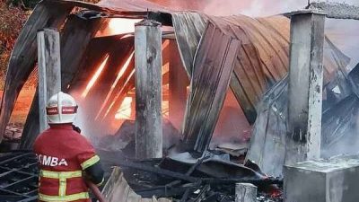 偏远地区国小校舍起火  6空置课室烧成废墟