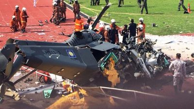 直升机坠机10海军罹难|2直升机相撞坠毁10罹难  海军查肇因庆典取消