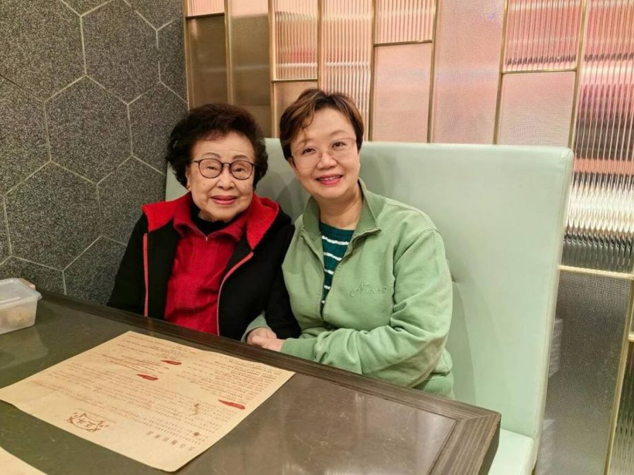 92岁“容姨”谭倩红家中晕倒 ​要装心脏起搏器保命