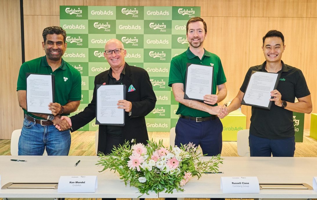 Carlsberg Asia enters a strategic partnership agreement with Grab across four key Southeast Asian markets. Photo: (from left to right) Arindam Varanasi, Vice President, Commercial Asia, Carlsberg; Ken Mandel, Regional Head of GrabAds and Brand Insights; Russell Close, Global eCommerce Director, Carlsberg Group; Jerry Lim, Regional Head, Grab Sales & Support