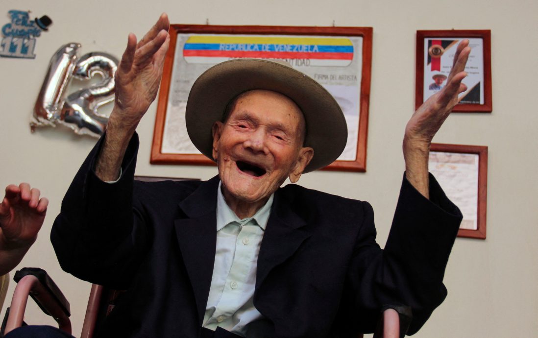 世界最长寿男人逝世享嵩寿114岁！生前每天1杯烈酒 子孙82人