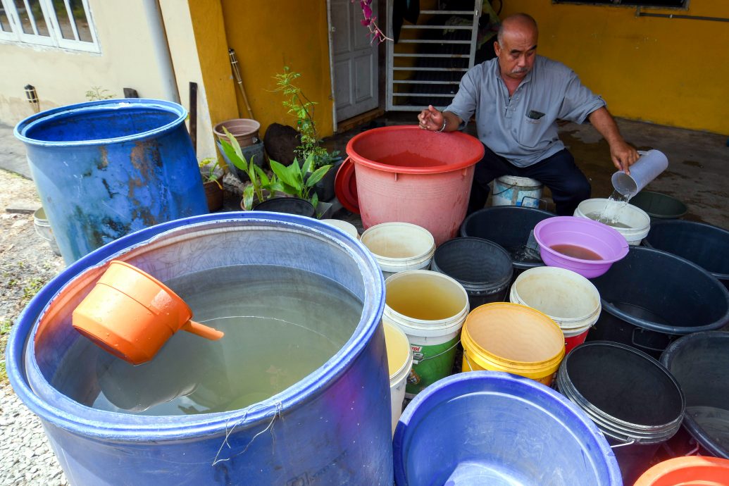 东：300户人家没水过节，断水问题从开斋节前夕开始，至今未获得解决。