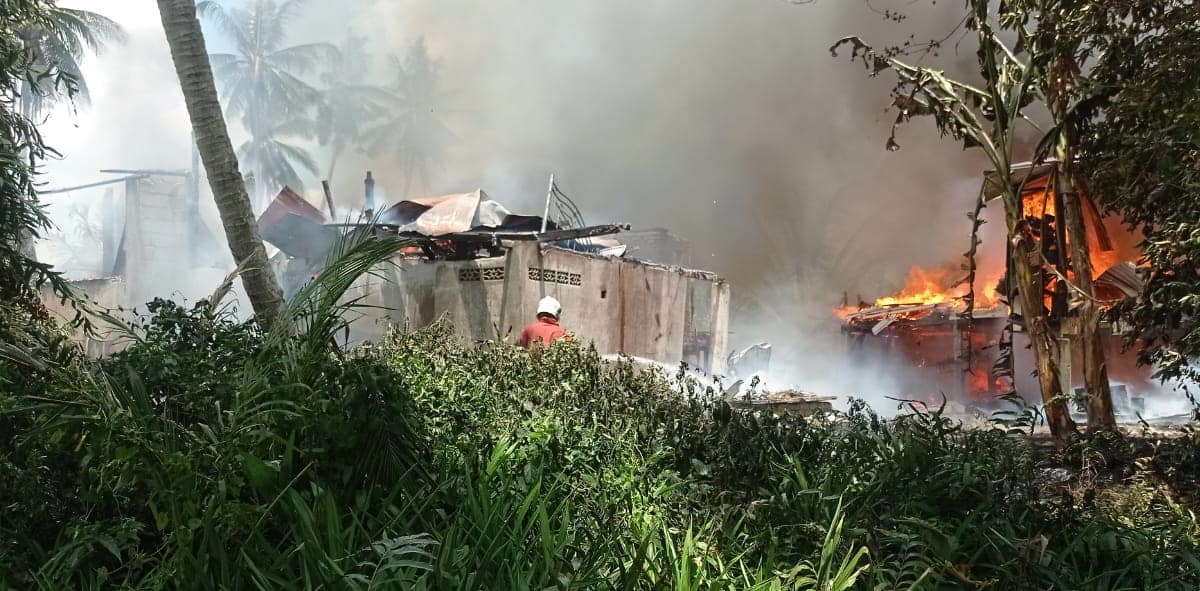 东：甘榜巴翁民宅失火，2人手部被烧伤。