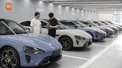 中国新能源汽车销量 首度超越燃油车