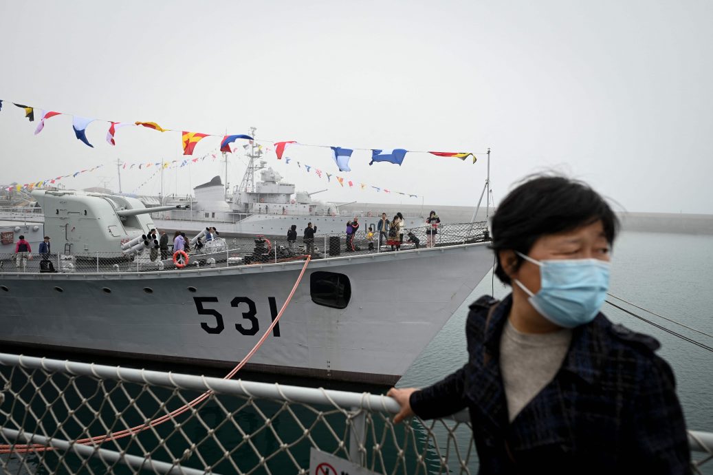 中国海军75岁了！  民众赞叹其栉风沐雨