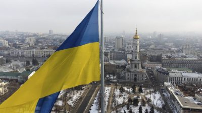 乌克兰暂禁  海外适龄男性公民申请护照