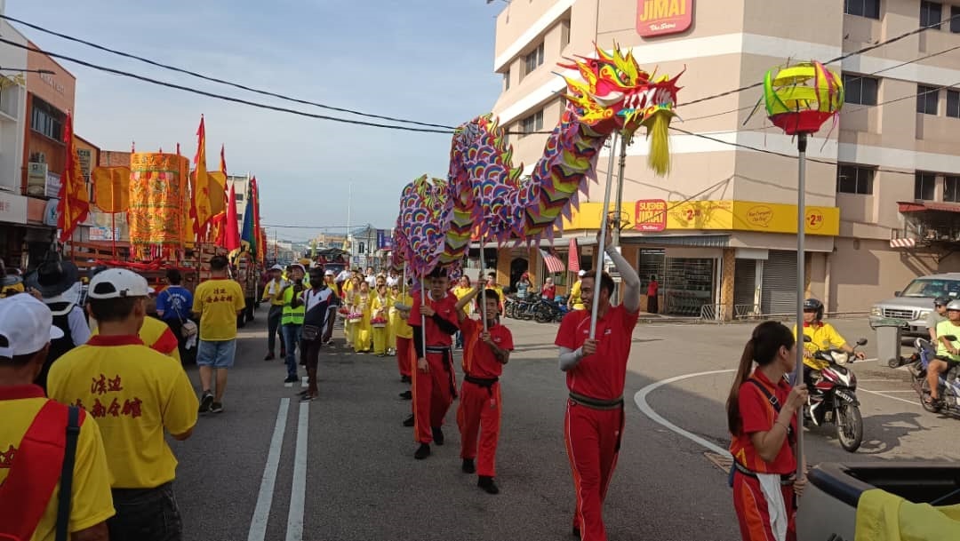 供星洲网/淡边海南会馆首次主办神明游行，获近2000人参与