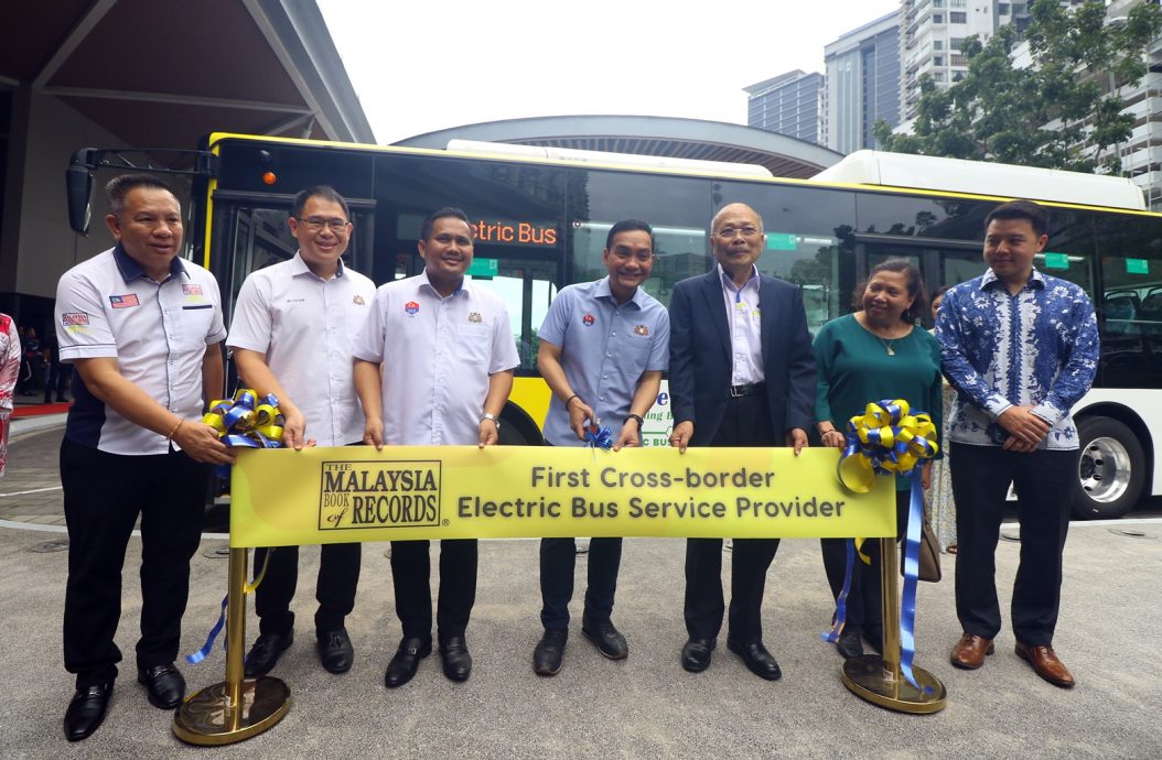 全国：新闻：马新边境首个跨境电动巴士，获颁大马纪录大全