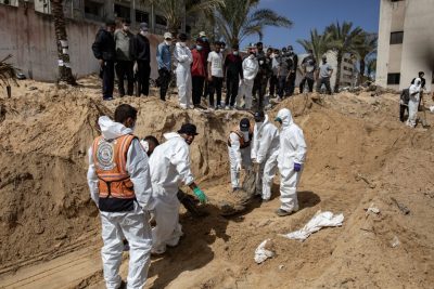 加沙医院乱葬岗发现近300具遗体 有“酷刑和虐待痕迹”