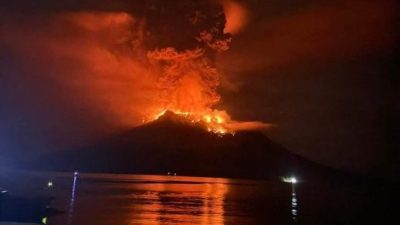 北苏拉威西省火山喷发 数百人紧急疏散