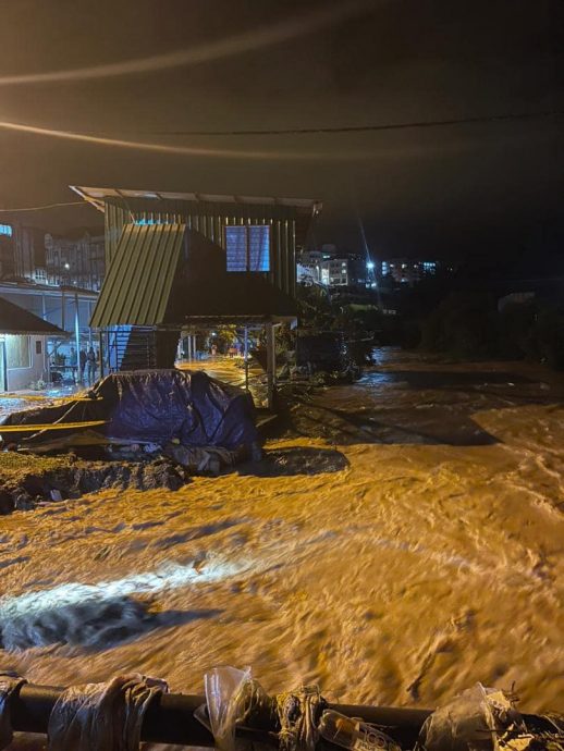 半夜豪雨 甘榜拉惹突发水灾