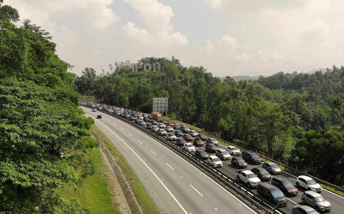 南北大道返城潮多车  南下车流量高