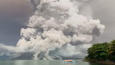 印尼鲁仰火山再度大规模喷发 喷烟高达19公里  此前喷发影响东马航班
