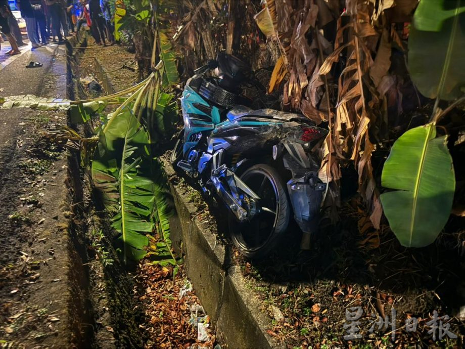 (古城版)摩托骑士撞上左转入住家范围的轿车惨死
