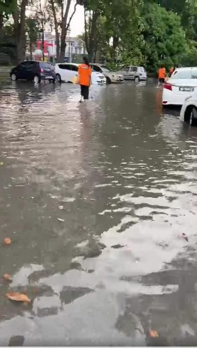 大都会/绿林镇半小时大雨淹水居民火大