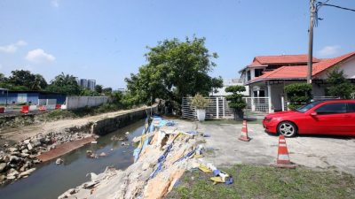 河堤崩塌逾4个月不见修   居民忧危及屋子