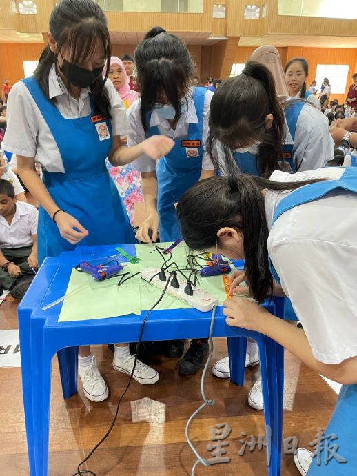 天气热不鼓励户外活动 学校体育课外活动室内外并用