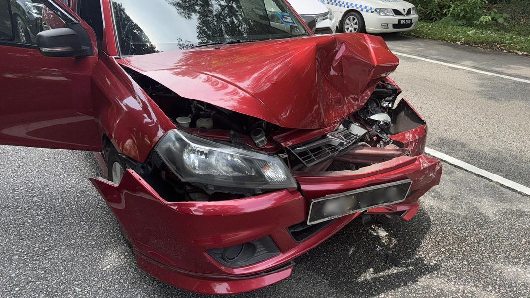 学员学车期间突然刹车酿6车连环撞事故