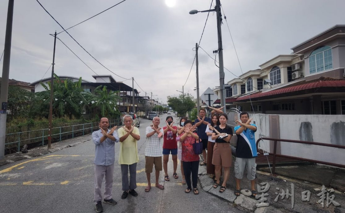 居民反对化粪池排污管路经住宅前路段