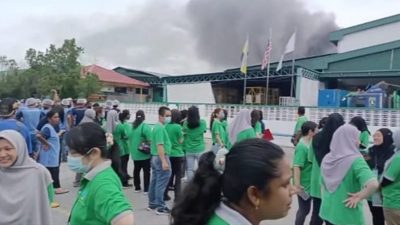 峇登路手套厂着火 员工疏散火势受控