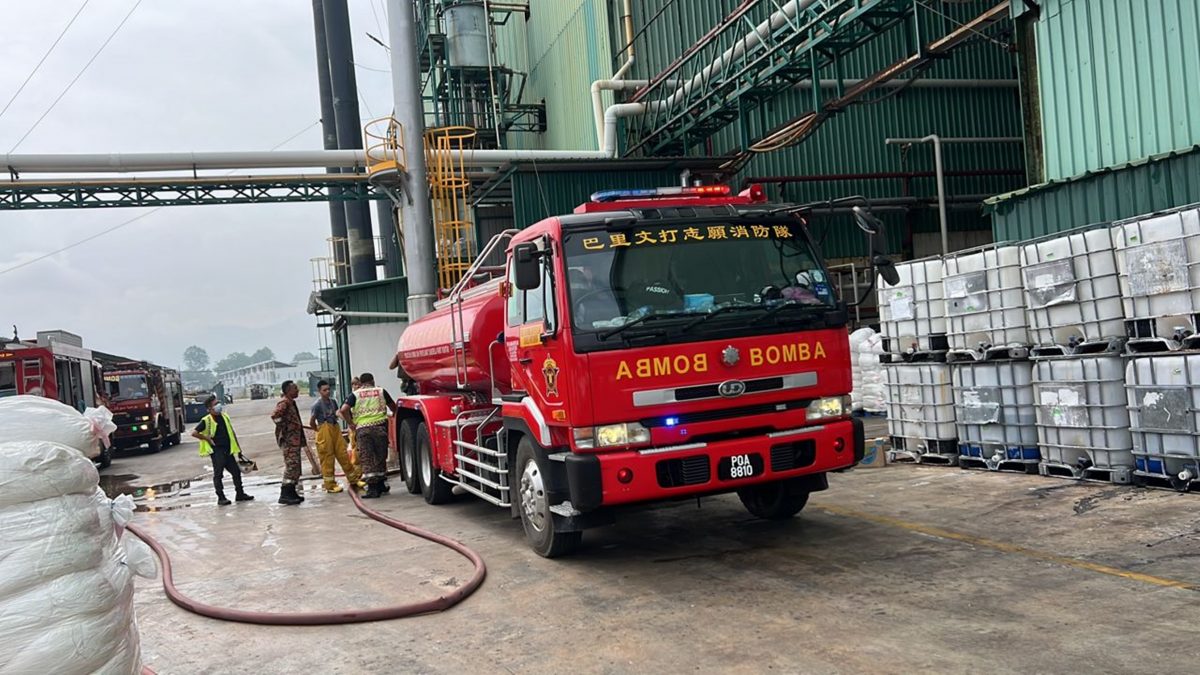 峇登路手套厂着火 员工疏散火势受控