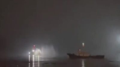 广东佛山海船撞九江大桥 7人获救 4人失踪