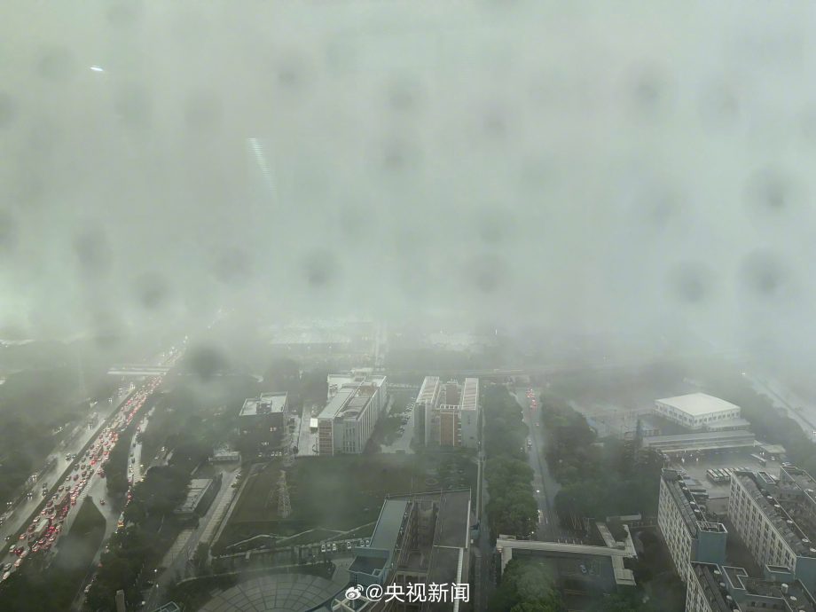 广东暴雨持续 深圳全市进入暴雨防御状态
