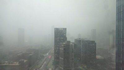 中国广东暴雨持续 深圳进入暴雨防御状态
