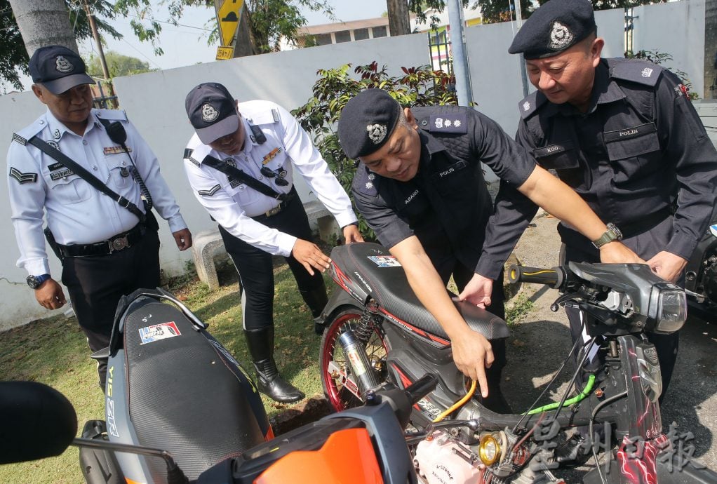 怡交警取缔街头流氓 扣143违法摩托车捕178人