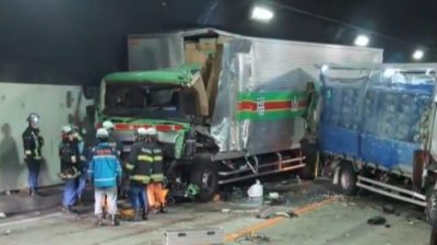 日本山口县隧道10车连环撞 酿1死1伤