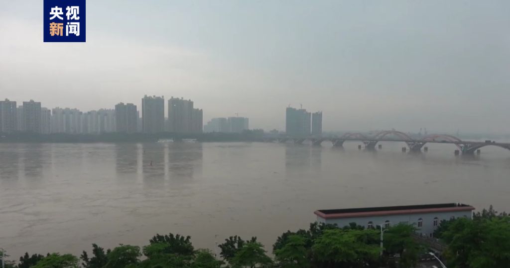 暴雨袭南粤   广东江西河水涨超警戒线 