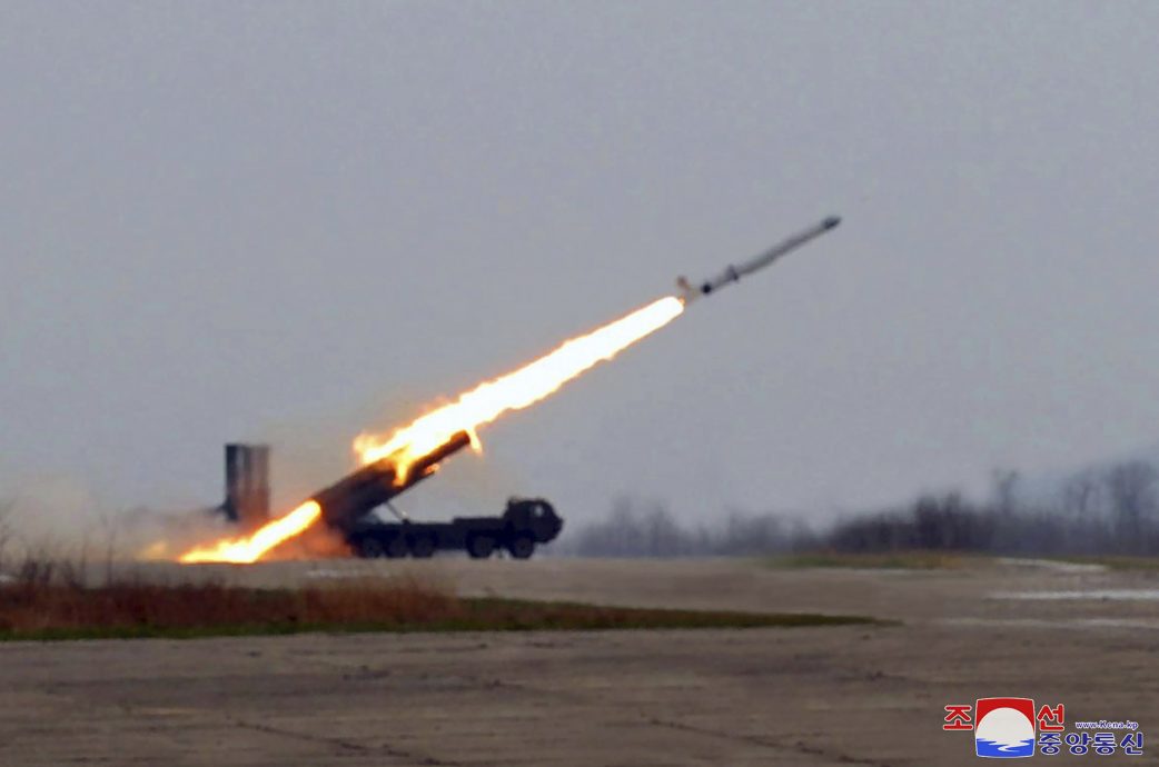 朝鲜测试战略巡航导弹超大弹头威力 称与地区局势无关  