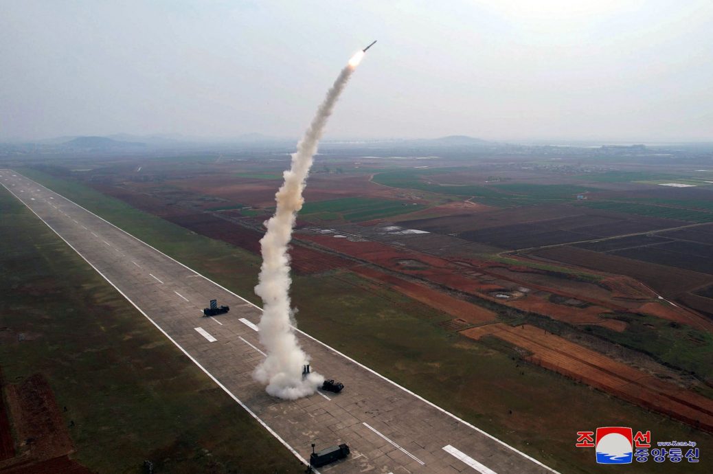 朝鲜测试战略巡航导弹超大弹头威力 称与地区局势无关  