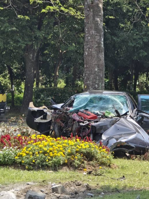 柔：2汽车交通圈失控相撞 26岁司机当场死亡