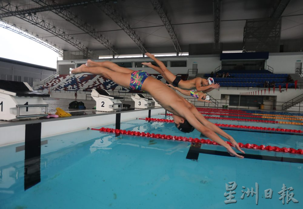 柔：【特稿】 8月出征砂拉越马运会  柔州6名游泳健儿积极备战
