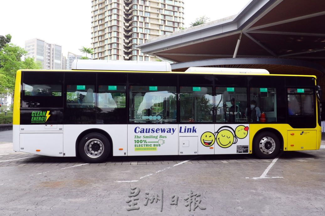 柔：新闻： 跨境电动巴士投入运作  设更多充电桩应付需求
