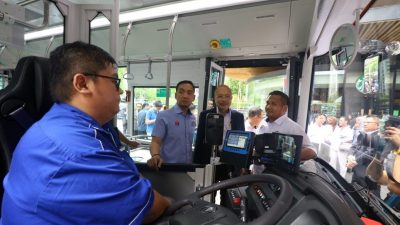 跨境电动巴士投入运作  设更多充电桩应付需求