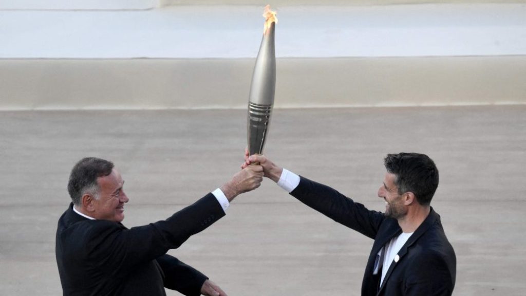 法国即将展开火炬传递  奥运火种508抵达马赛