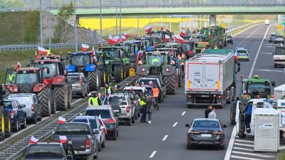 波兰农民停止封阻边境 与乌克兰接壤关卡恢复畅通