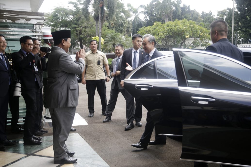王毅訪印尼 加速南海行為準則磋商 促警惕地區“小圈子”