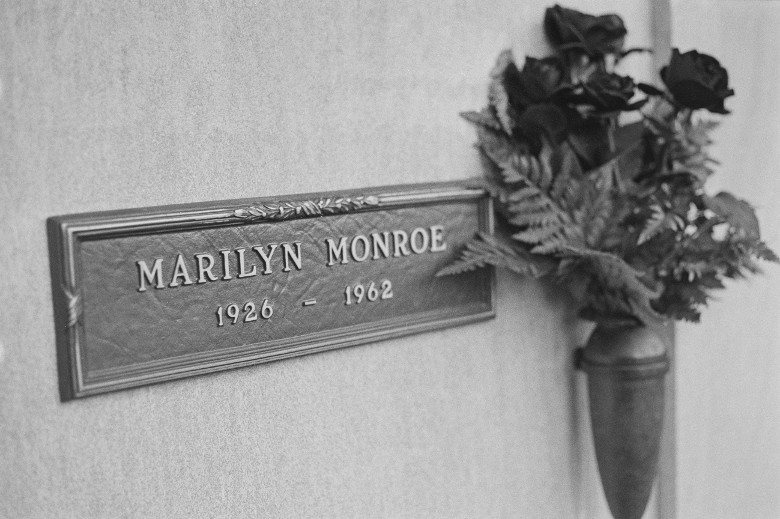  玛丽莲梦露相邻墓穴拍卖 粉丝花95万与女神为邻