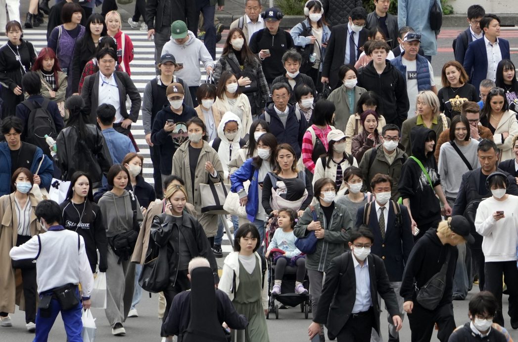 看世界/75岁及以上人口首破2000万  日本总人口连续13年负增长