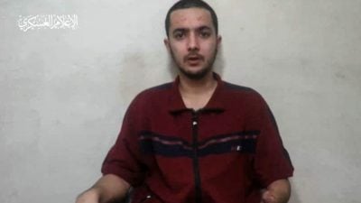 哈马斯发视频首证生还 男人质前臂炸断 斥以政府营救不力