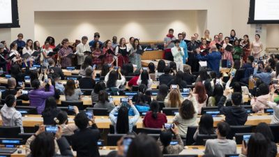 联合国举行第十五届中文日庆祝活动  周深献唱《和平颂》