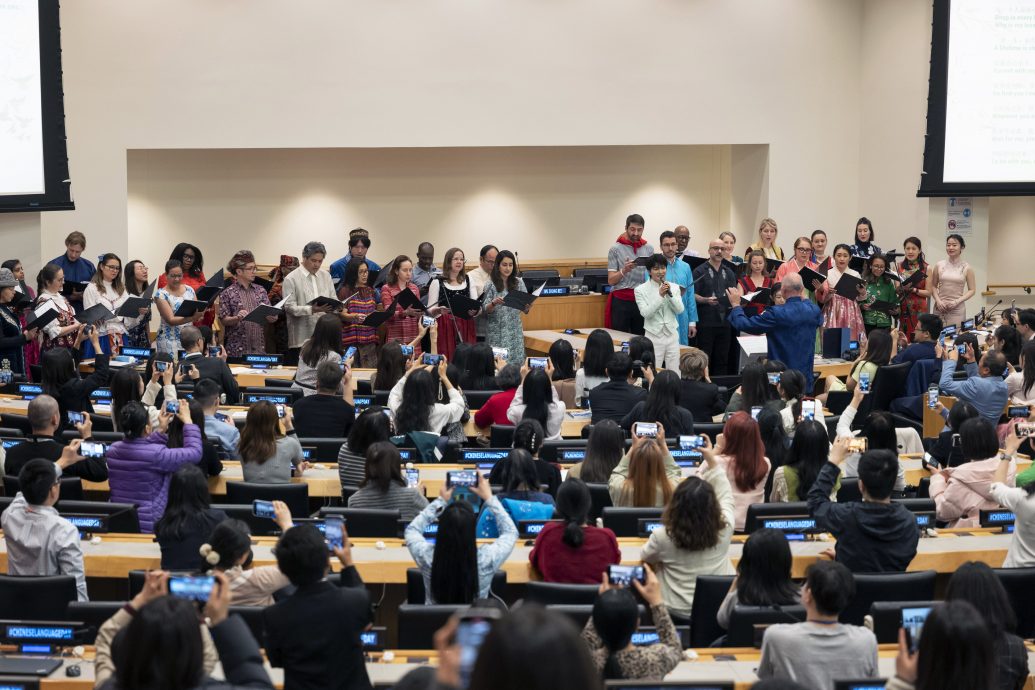 看世界)联合国举行第十五届中文日庆祝活动 周深献唱《和平颂》