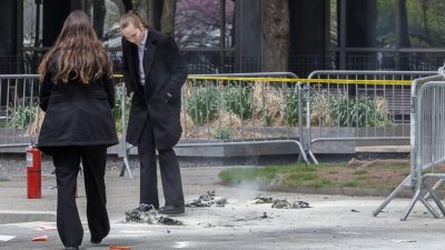 纽约曼哈顿法院外自焚 男子伤重死亡