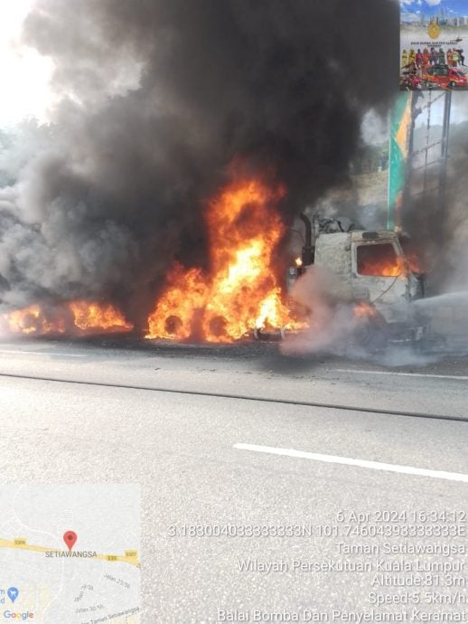 罗里大道上起火燃烧 车身几乎被烧毁